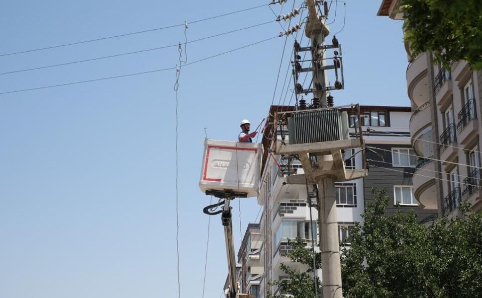 Toroslar EDAŞ, Gaziantep'te rekor sıcaklara karşı şebekeyi güçlendiriyor