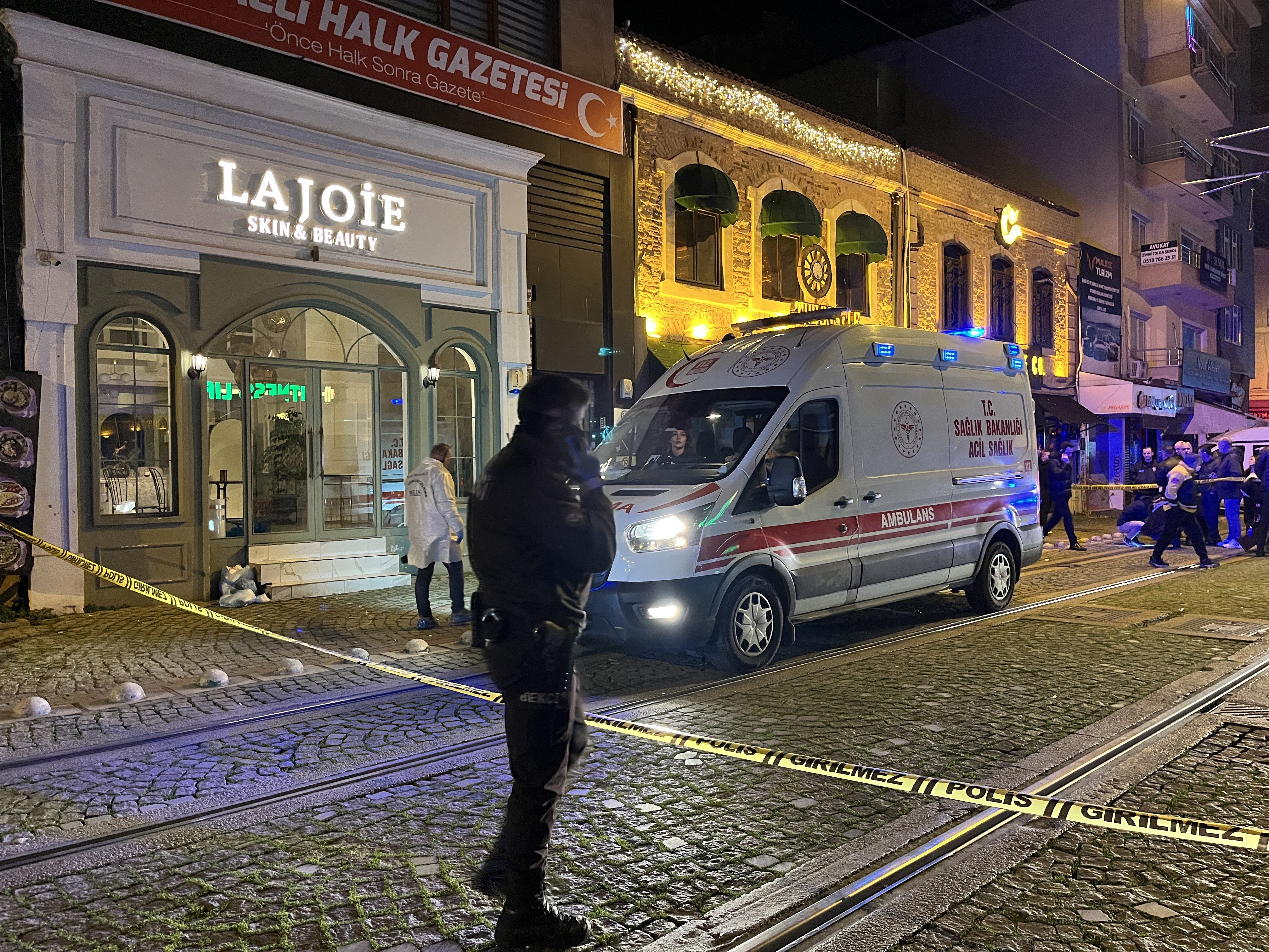 Eğlence mekanına silahlı saldırı: 2 ölü, 3 yaralı