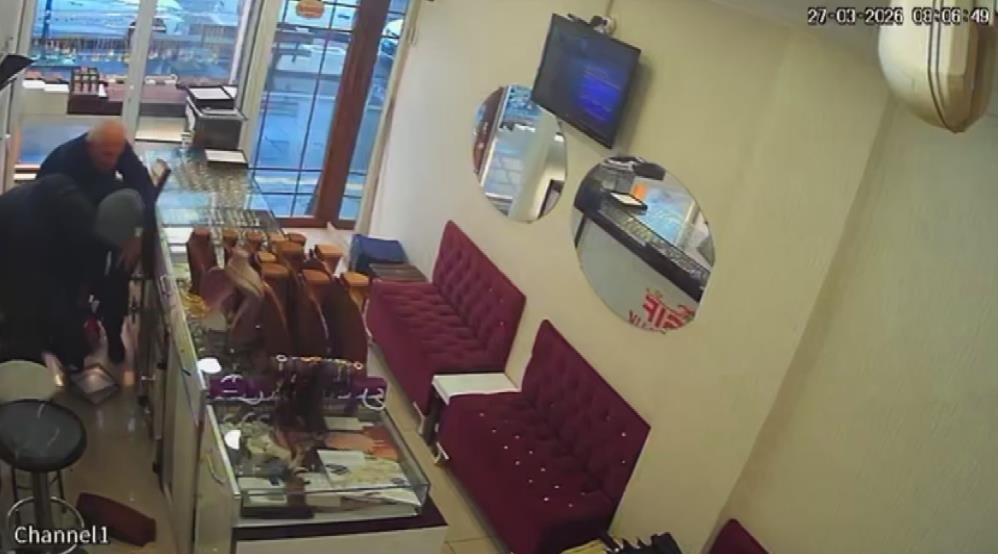 Bir günde 3 kuyumcu hedef alındı