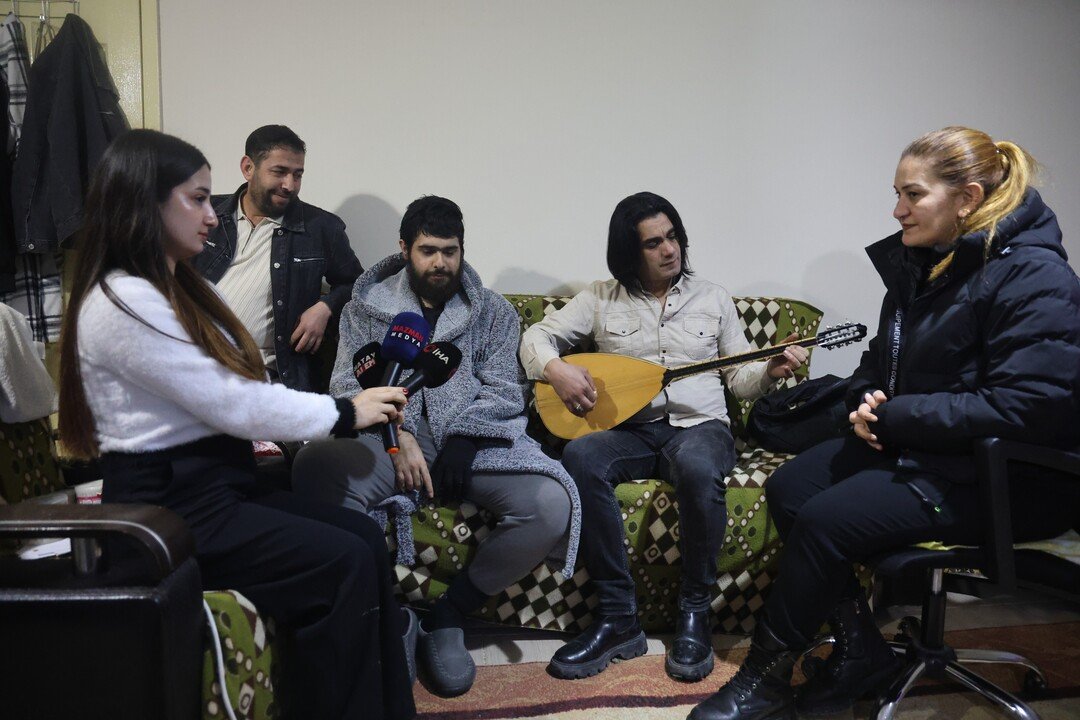 3 Yıl Evden Çıkmadı, Doğum Gününde Sevdikleriyle Buluştu