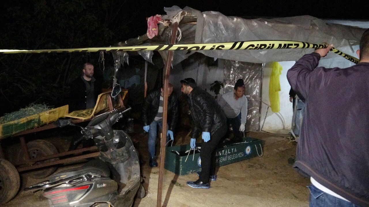 Genç kadın evde silahla göğsünden vurulmuş halde bulundu