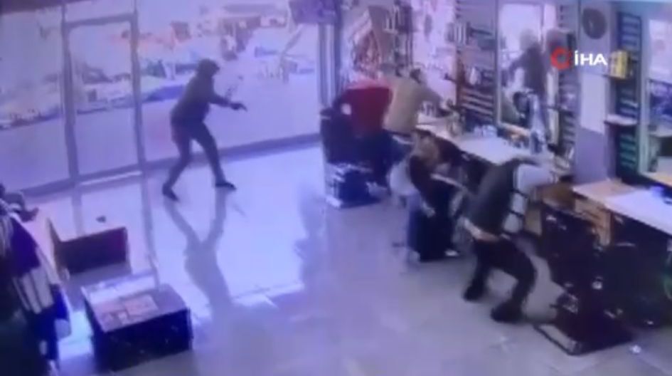 Berberde Kurşun Yağmuru: O Anlar Güvenlik Kamerasında