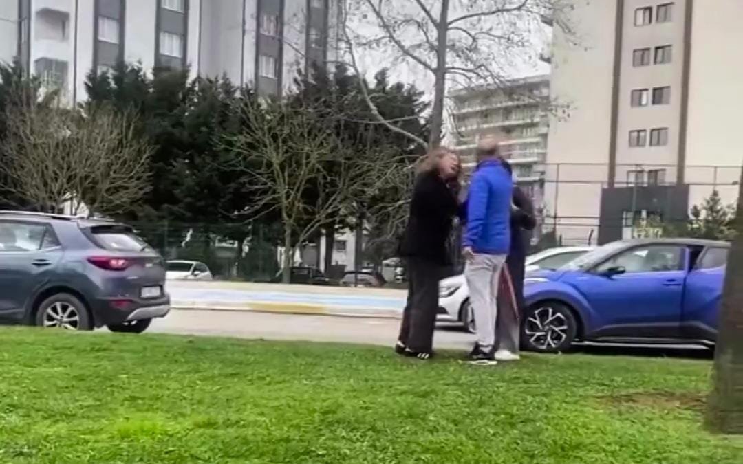 Yol Ortasında "Saç Saça" Kavga: "Ejderha Kadınlar Sizi!"