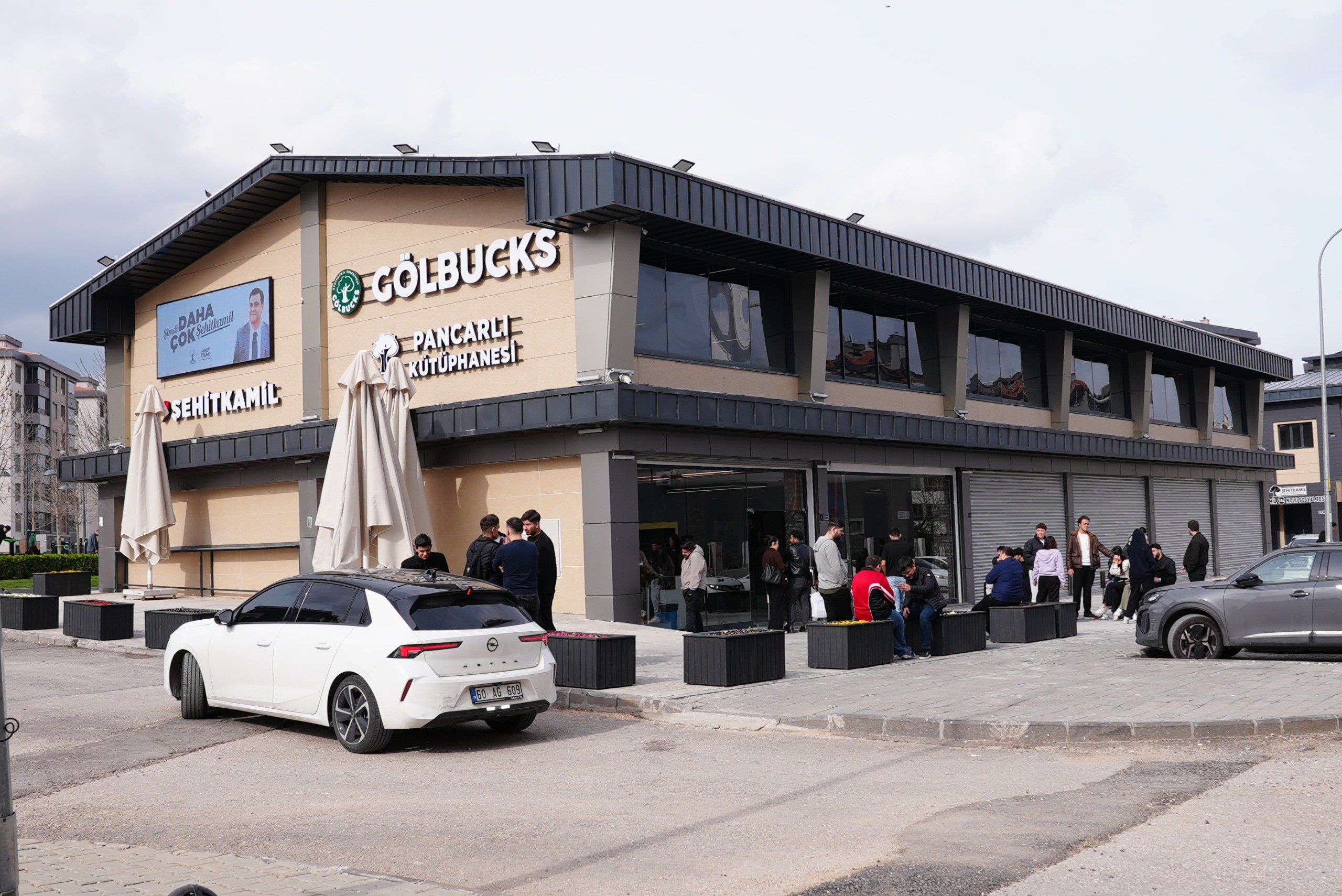 GENÇLER, HAYALLERİNE ŞEHİTKAMİL’DE HAZIRLANIYOR