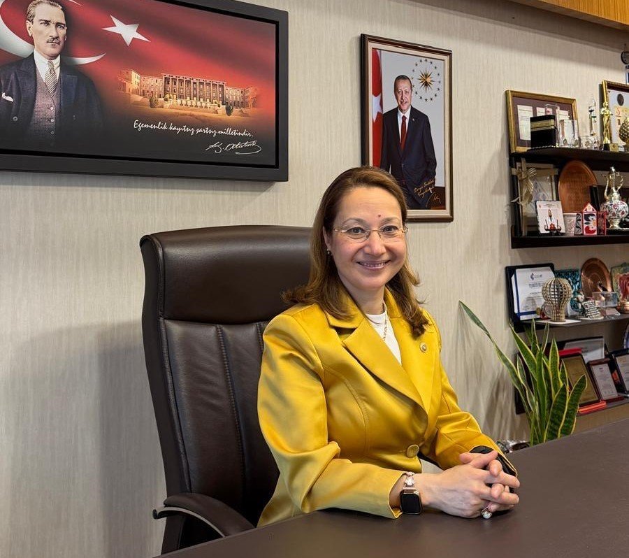 DERYA BAKBAK’TAN 23 NİSAN MESAJI