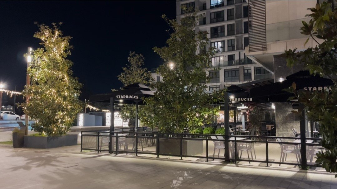 Kafede otururken silahlı saldırıya uğradı