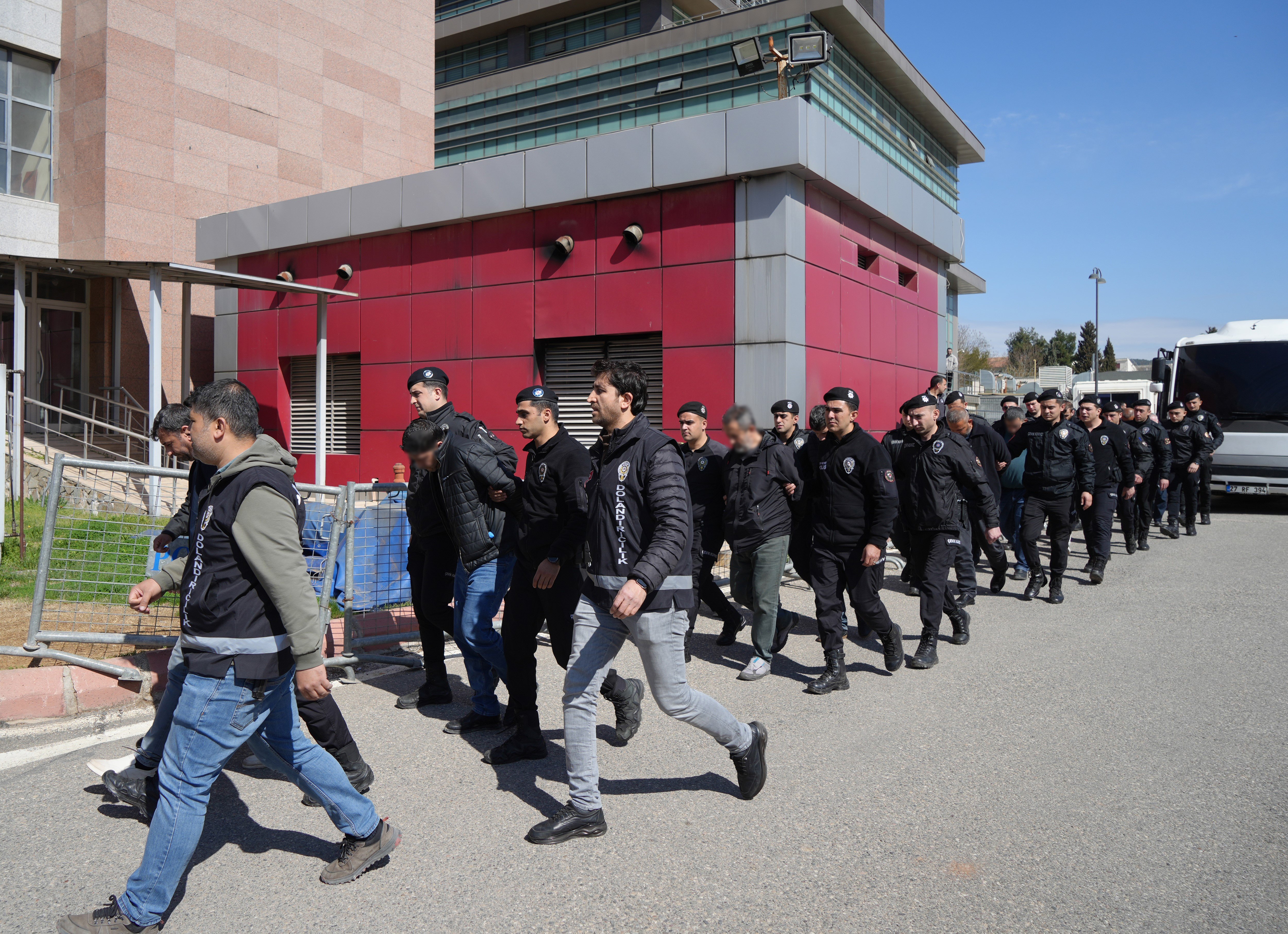 7 üniversite bitiren öğretim görevlisinden milyonluk vurgun