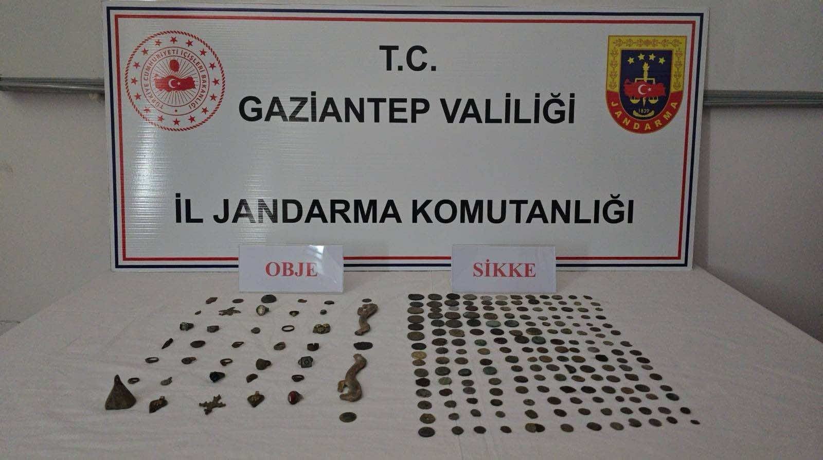 Gaziantep'te 191 adet sikke ele geçirildi