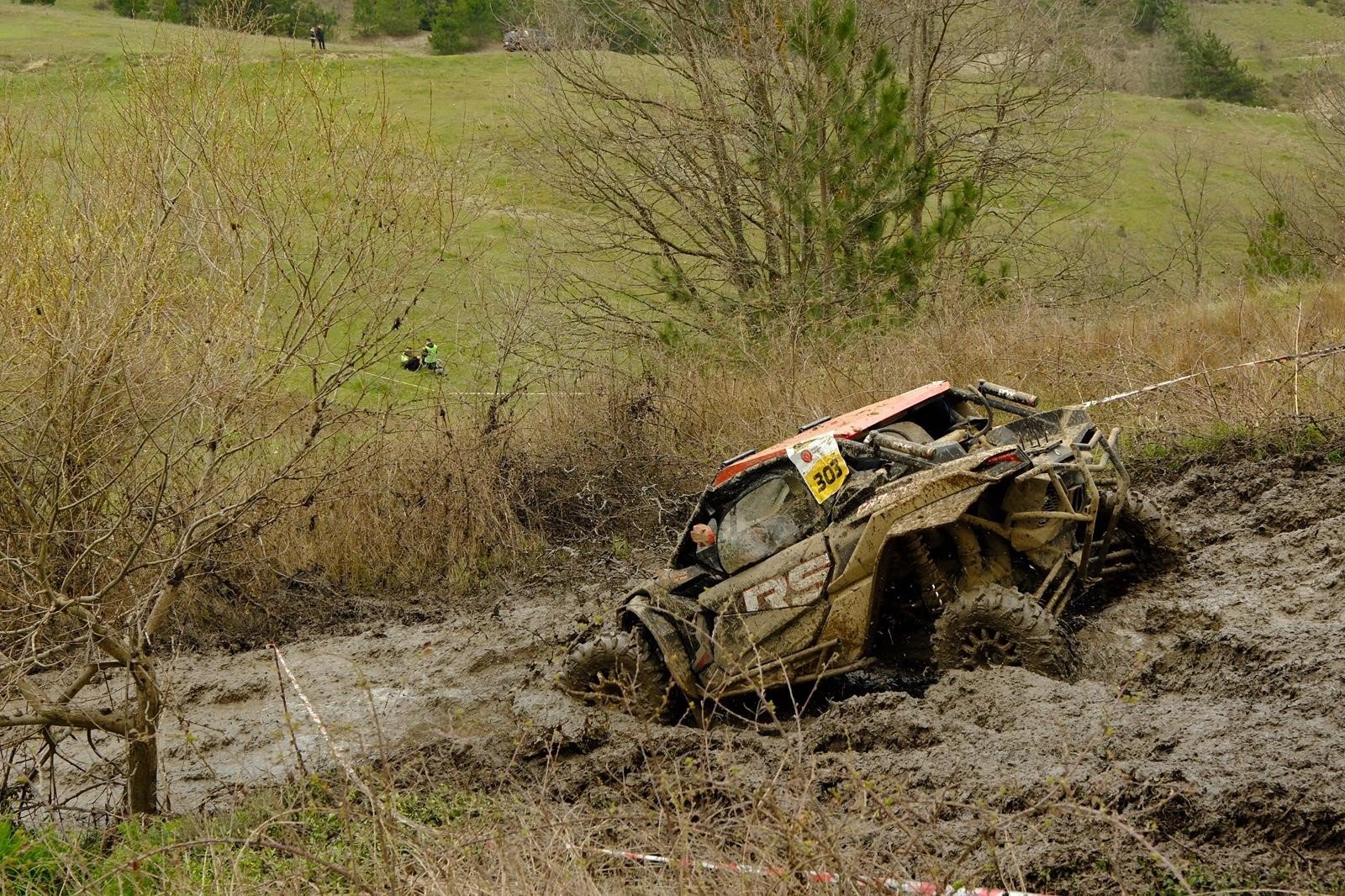 Off-Road yarışında takla attı...Nefes kesen anlar kamerada