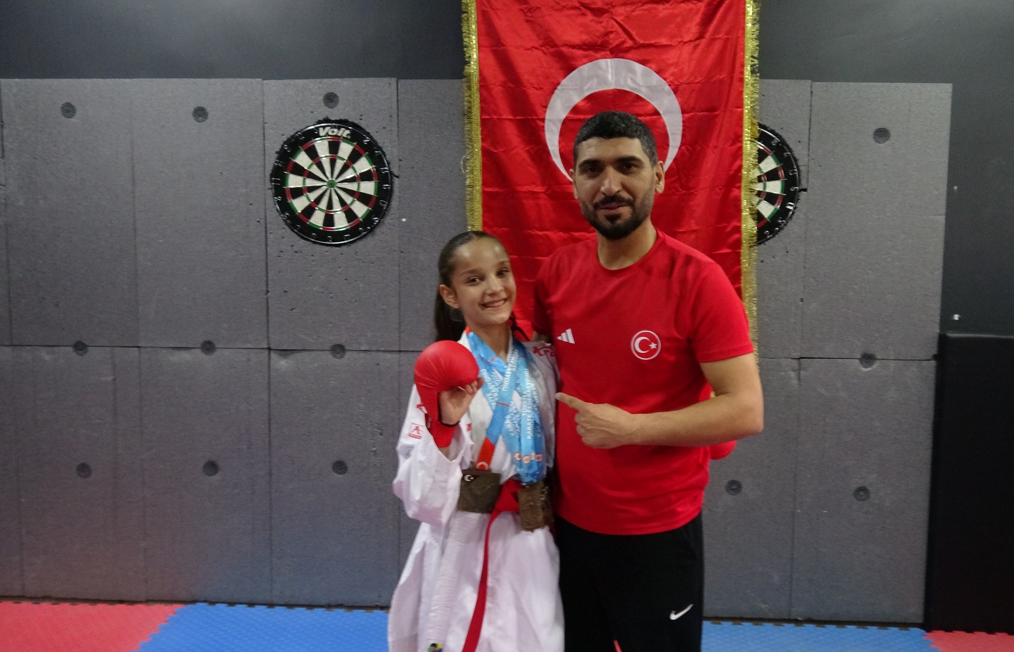 Filmlerden etkilendi, karatede şampiyon oldu