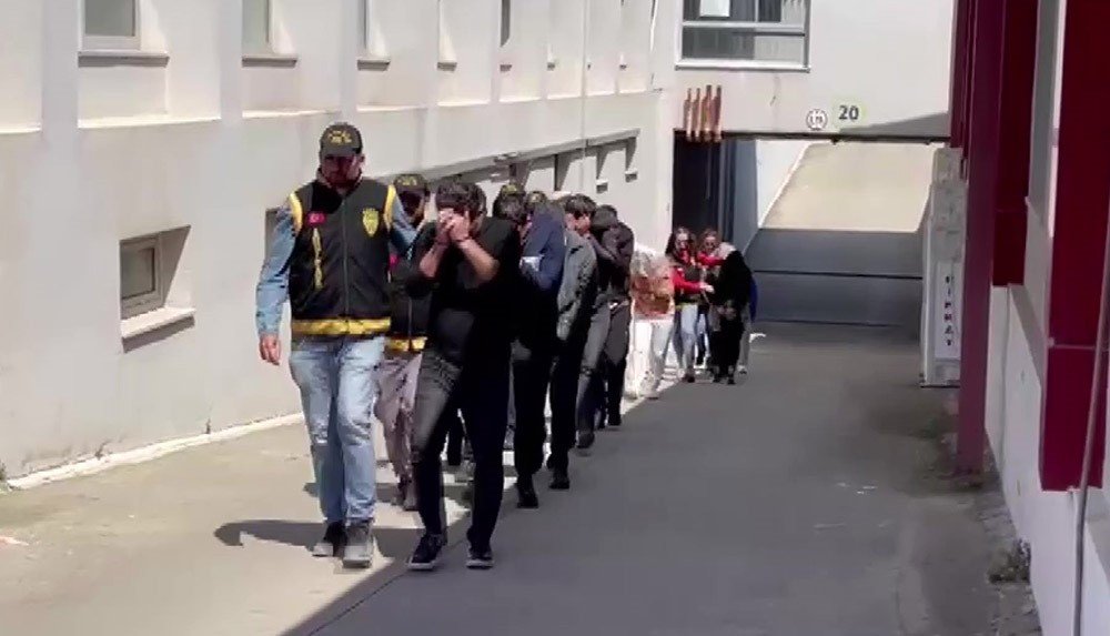 F*huş baskını: 12 tutuklama, 9 kadın kurtarıldı