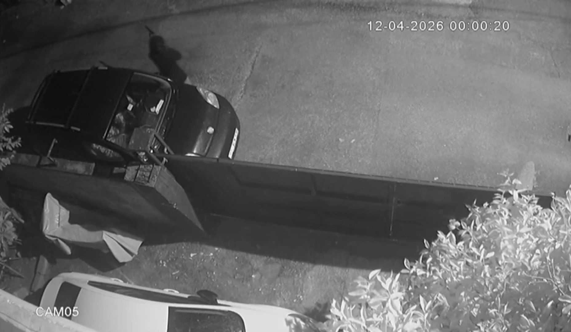 Saldırgan eve tüfekle kurşun yağdırdı