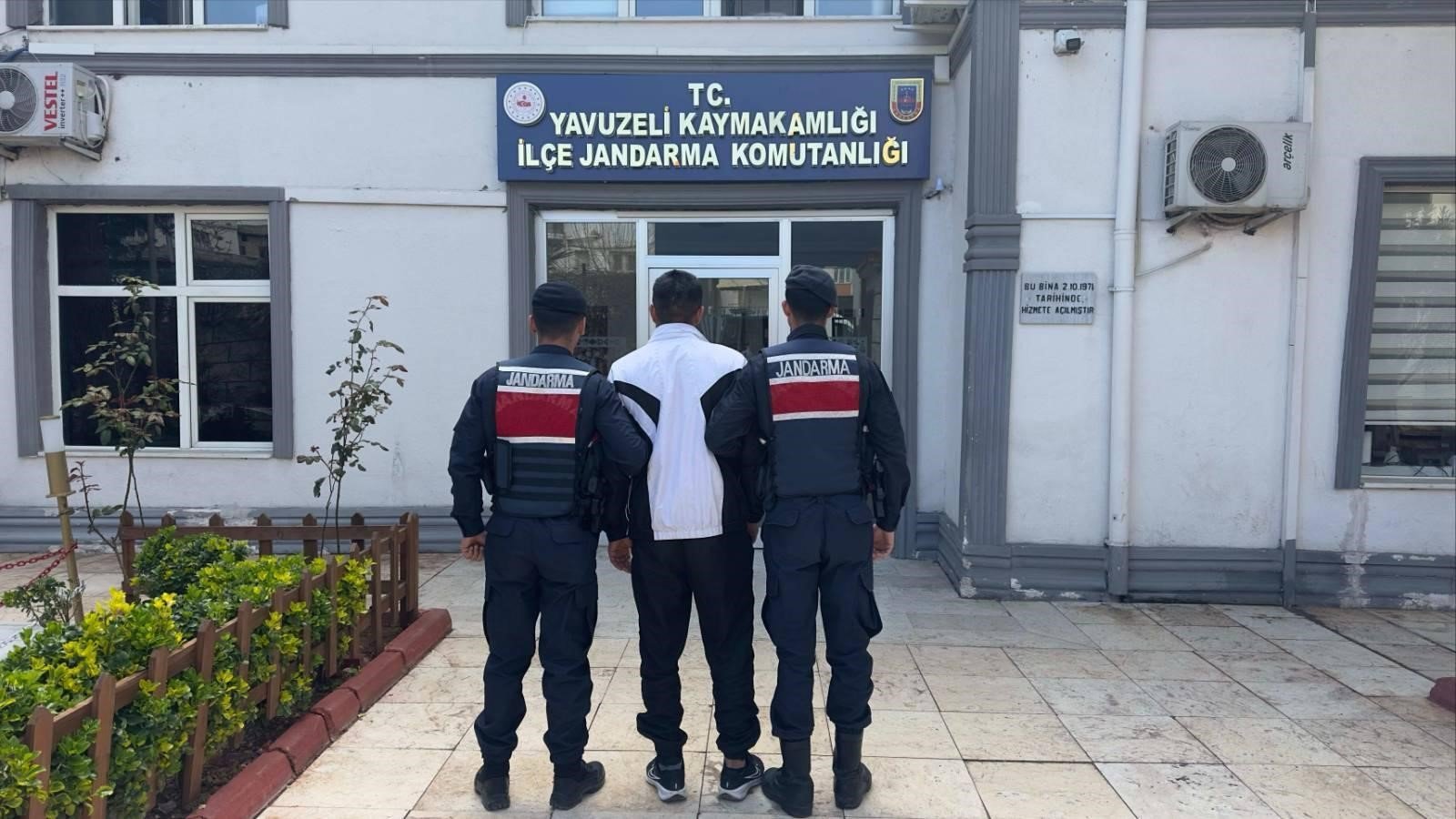 Kesinleşmiş hapis cezalarıyla aranan 2 şahıs yakalandı