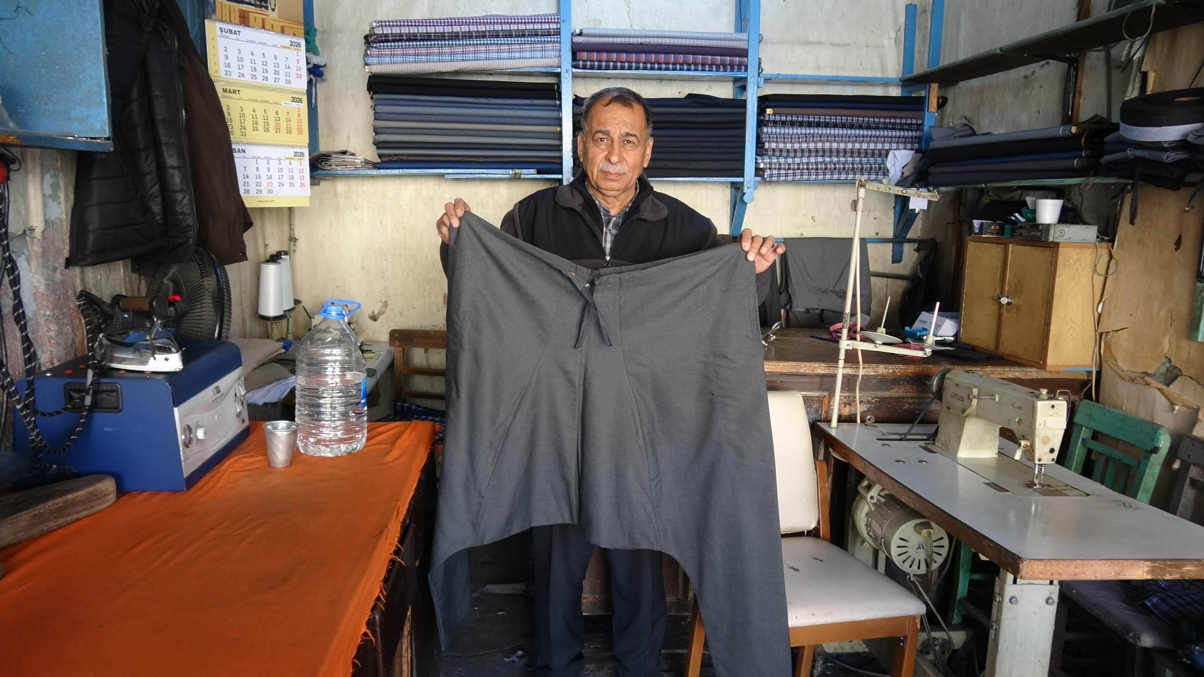 Yarım asırdır geleneksel şalvar dikiyor