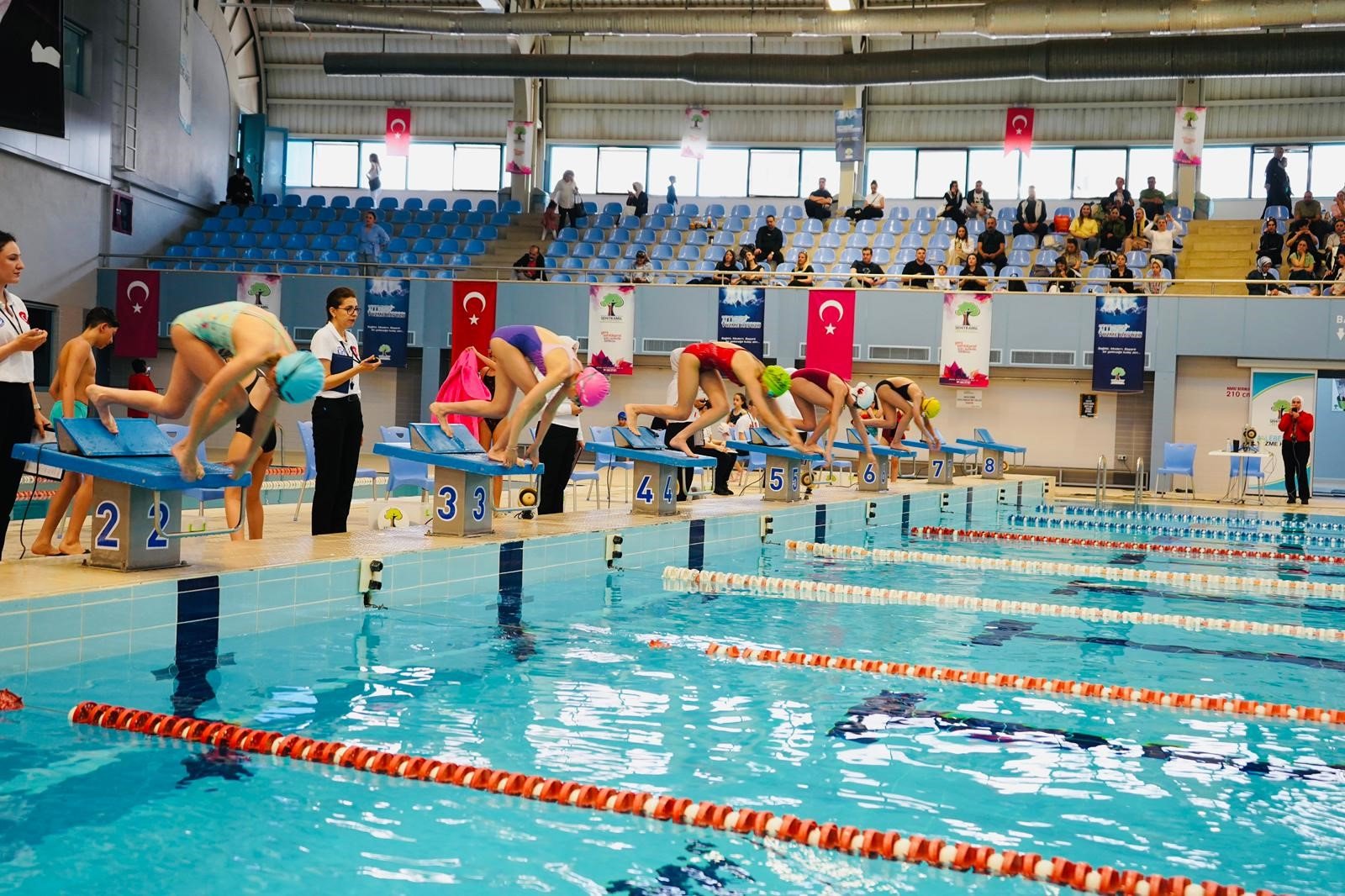 Minik kulaçlar Alleben'de buluştu