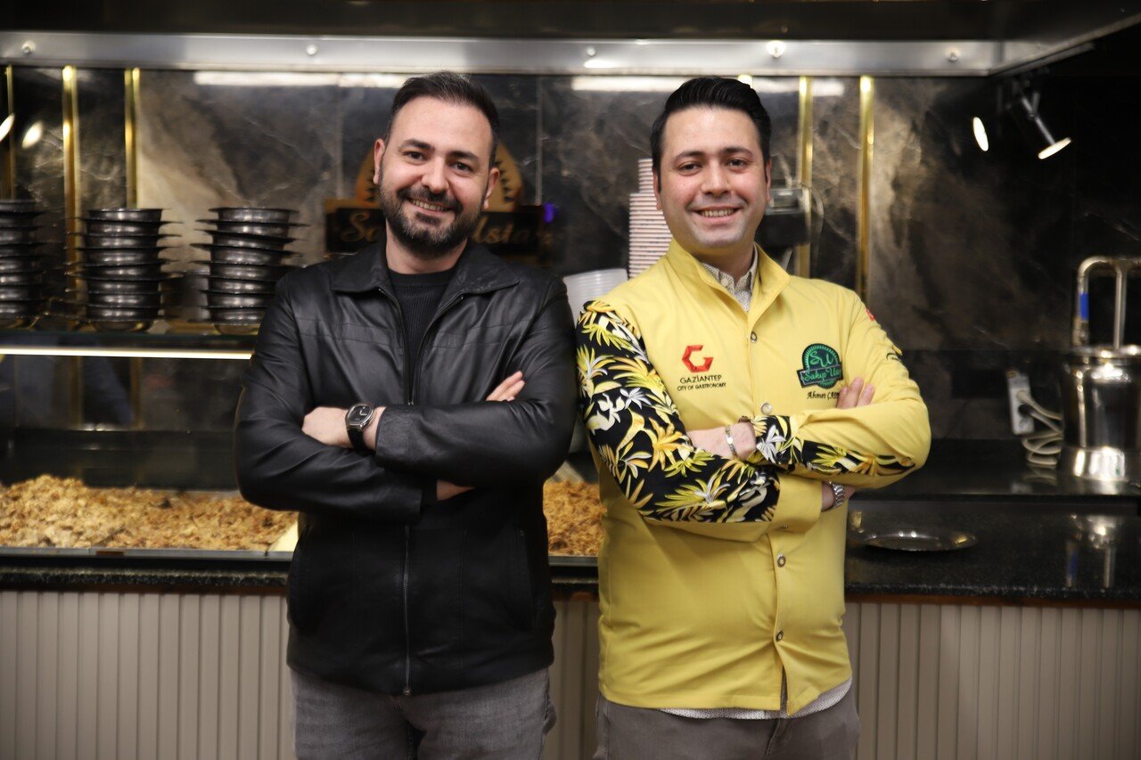 Babalarından kalan 54 yıllık lokantayı ayakta tutuyorlar