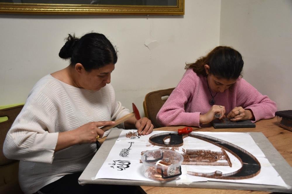 Zihinsel engelli Beyza filografi sanatıyla hayata tutunuyor