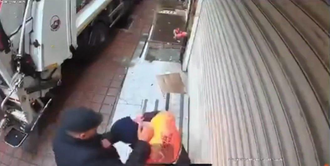 Çöp Kamyonu Şoförü İş Arkadaşına Saldırdı!