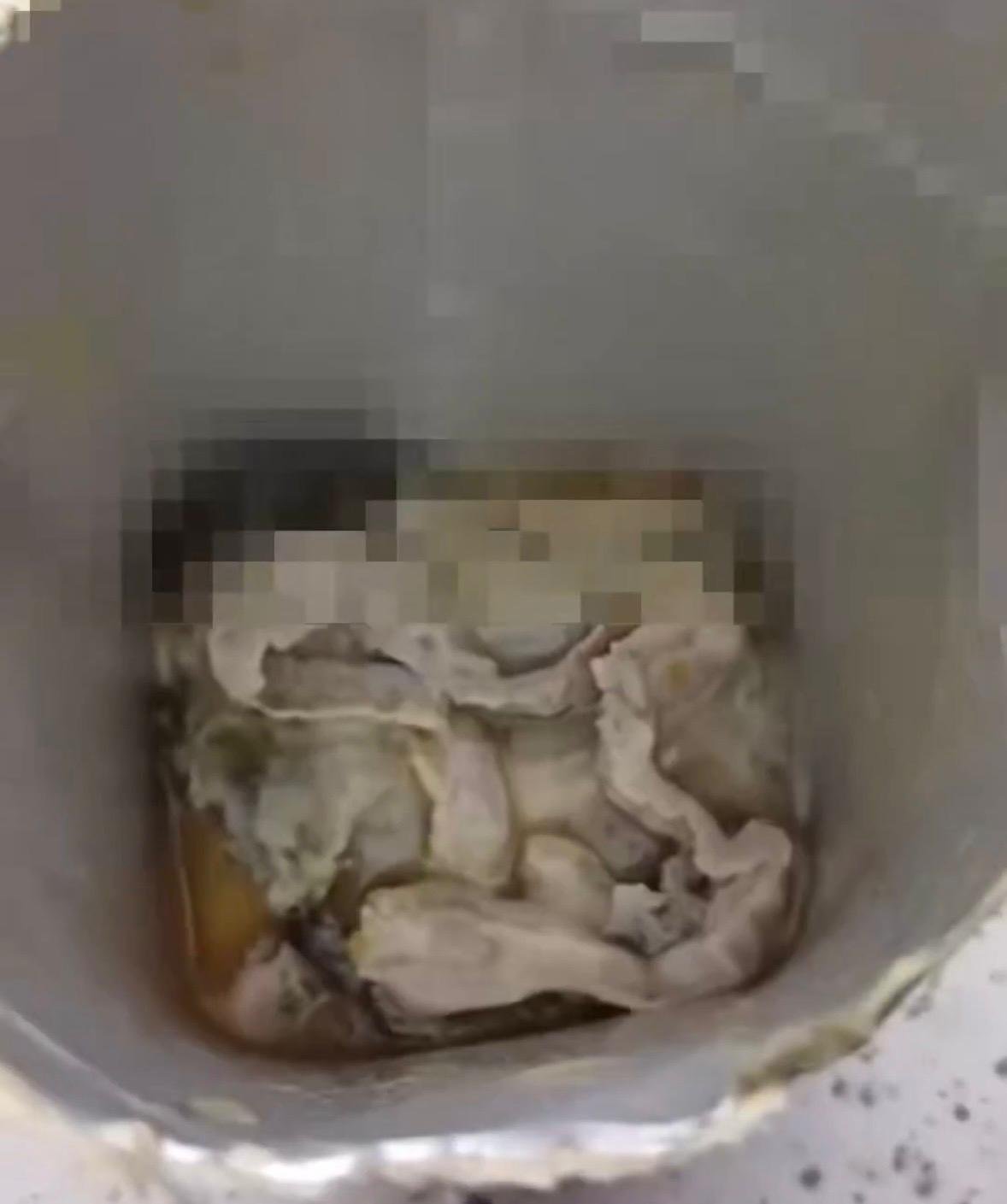 Aldığı İçecekten Çıkan Şey Şoke Etti!