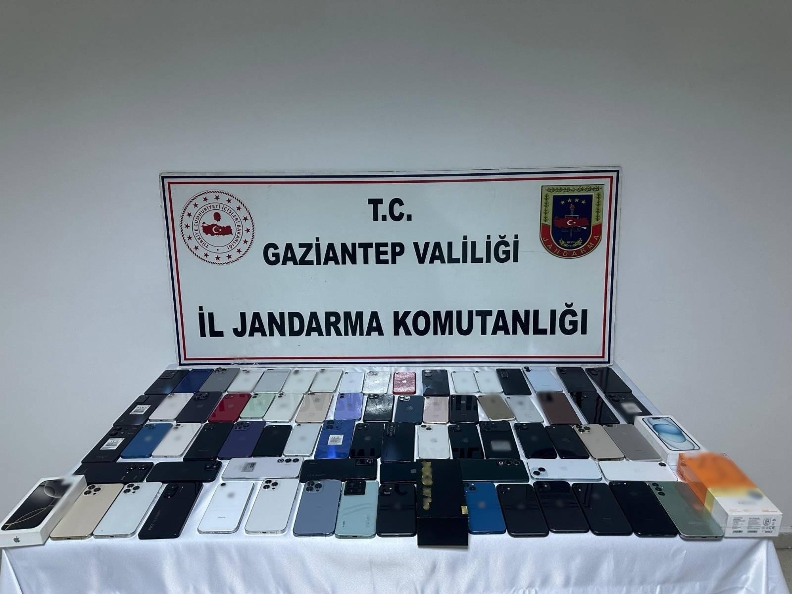 Gaziantep’te Kaçak Telefon Operasyonu