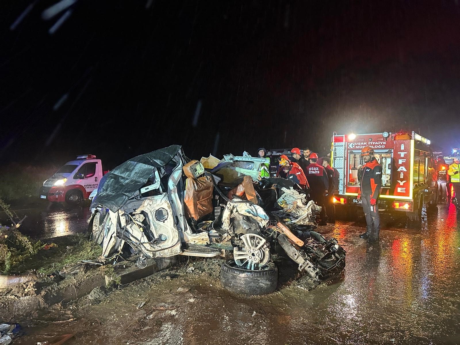 Uşak’ta 7 aracın karıştığı zincirleme kaza: 4 ölü 17 yaralı