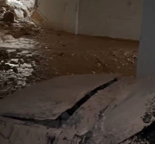 Süper hücre fırtınasının vurduğu Gaziantep'te bina otoparkları çamurla doldu