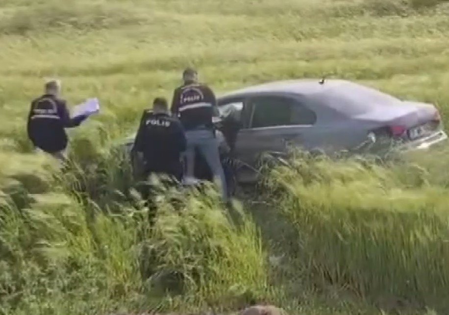 Gaziantep’te çarpışan otomobiller tarlaya uçtu