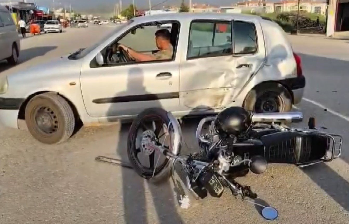 Gaziantep'te otomobil ile çarpışan motosikletin sürücüsü yaralandı