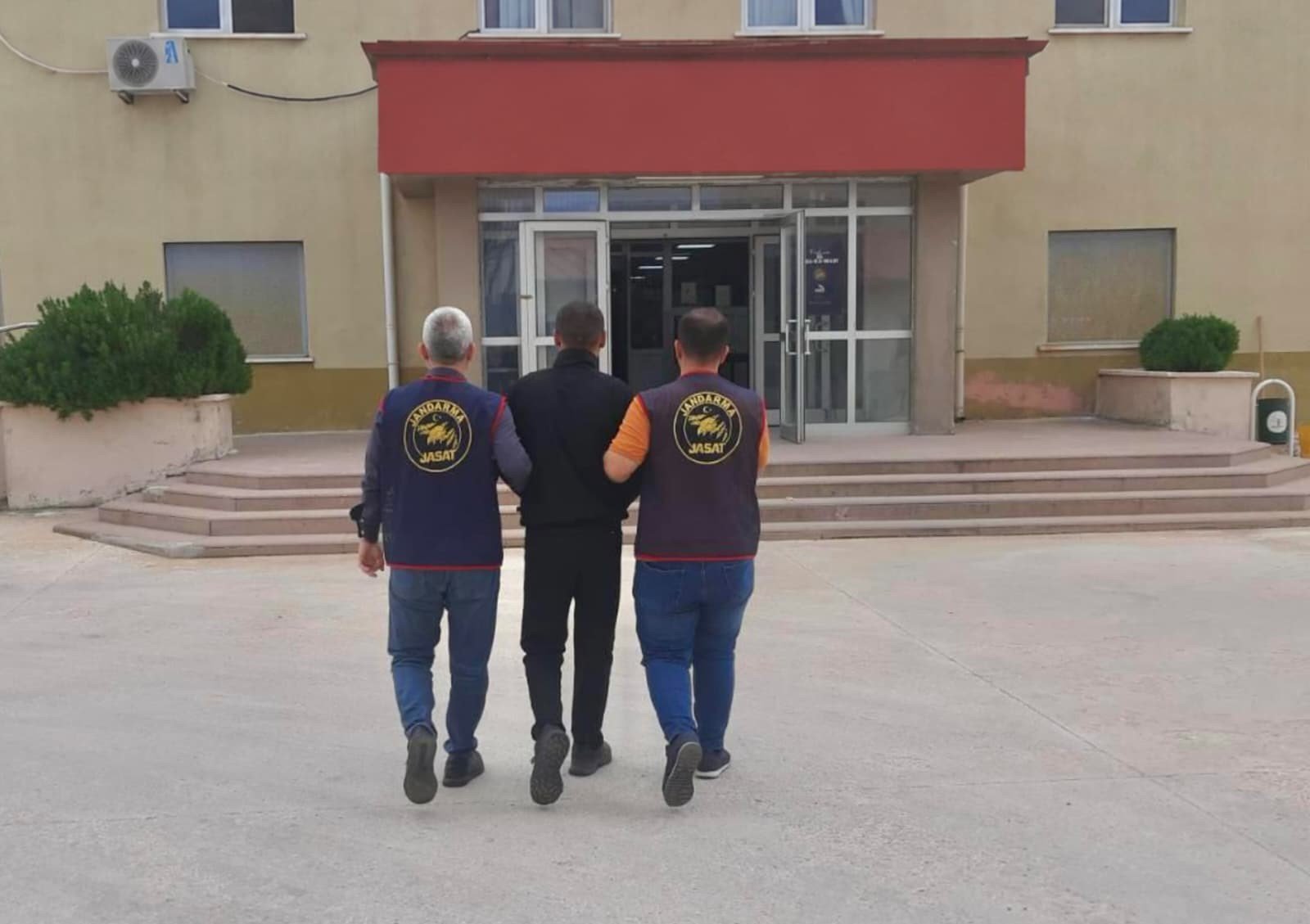 Kesinleşmiş 40 yıl cezayla aranan şahıs yakalandı