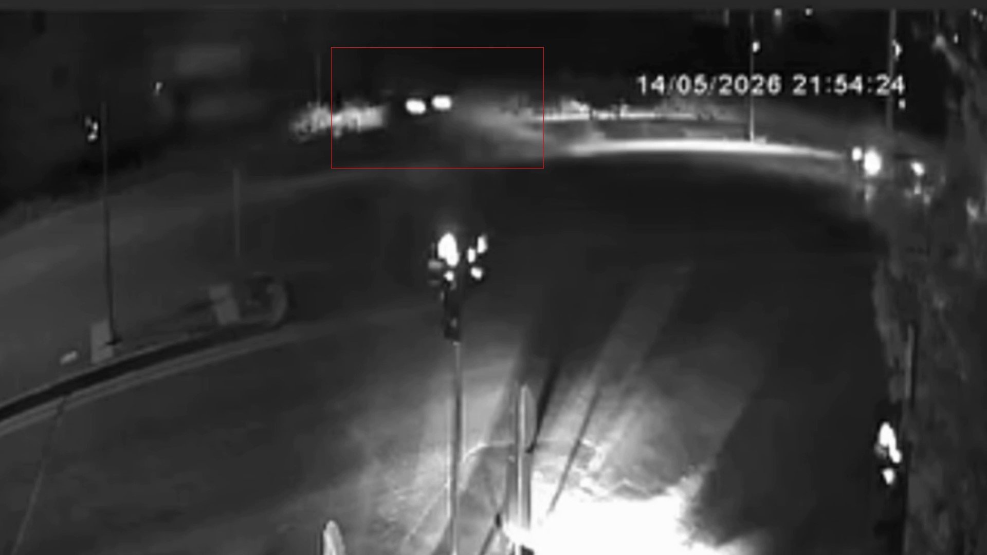 Kontrolden çıkan otomobil tren yoluna uçtu, 3 kişi yaralandı