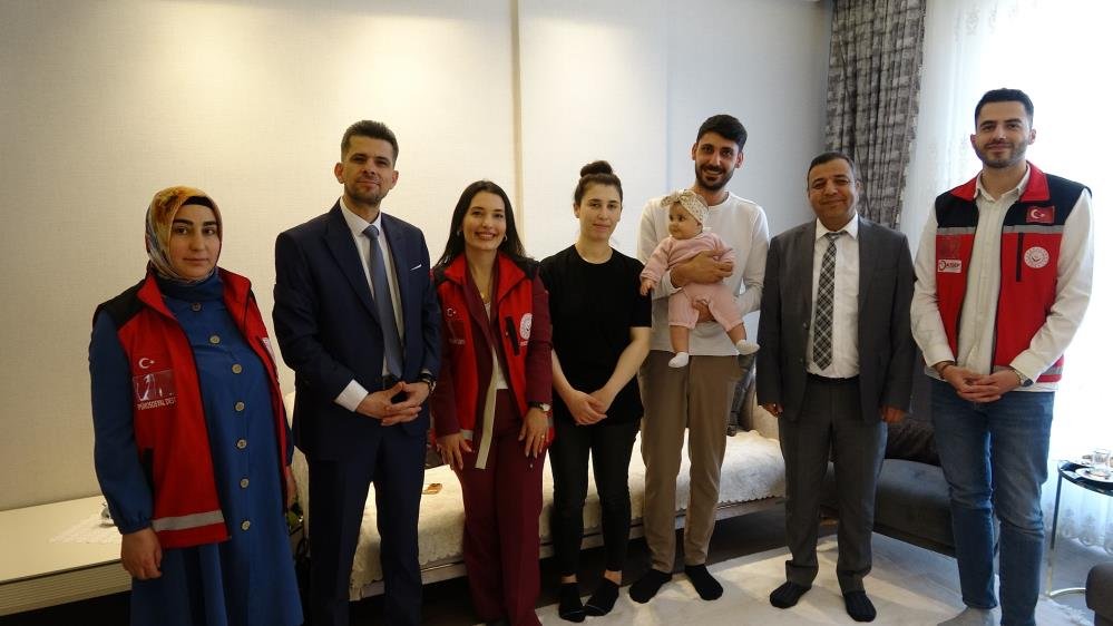 Evlilik kredisiyle yuva kuran çift ilk çocuklarını kucağına aldı