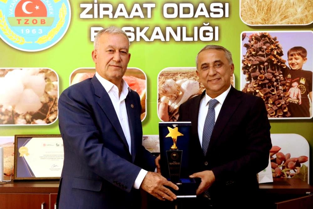 Hasan Altun'dan, İl Müdürü Sağlam'a teşekkür plaketi