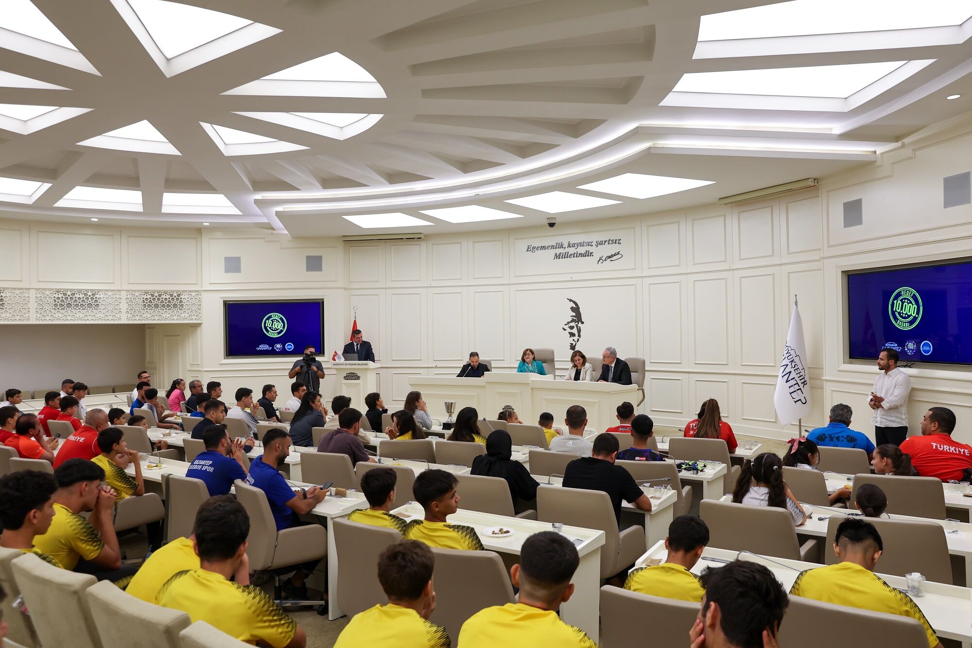 Başkan Şahi̇n, Gazi̇antep Beledi̇ye Spor Kulübü’nün Başarili Sporculariyla Bi̇r Araya Geldi̇ (7)
