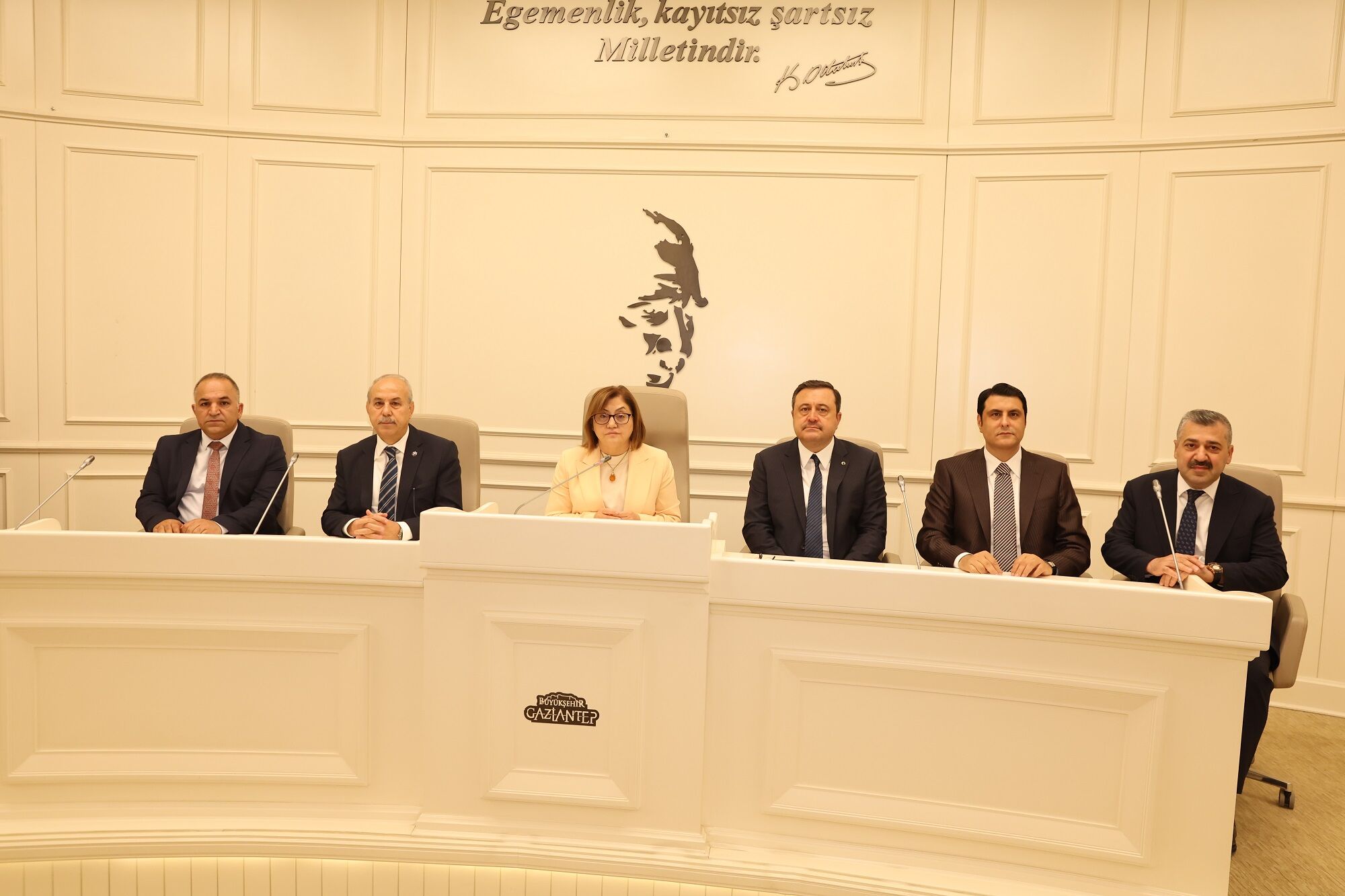 Başkan Şahi̇n, Şehi̇tkami̇l Muhtarlariyla Bi̇r Araya Geldi̇ (2)