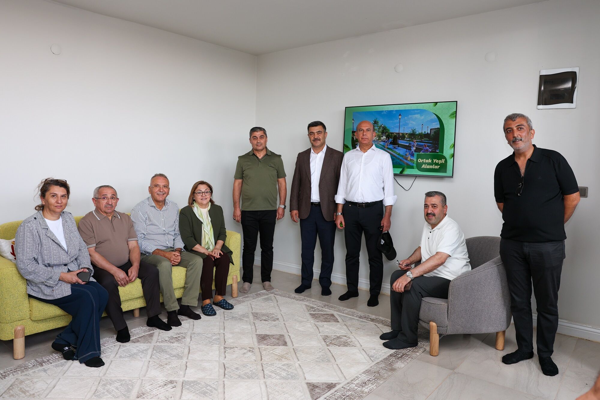 Başkan Şahi̇n, Bahçeli̇evler Proje Alaninda Örnek Dai̇reni̇n Tanitimini Yapti (3)