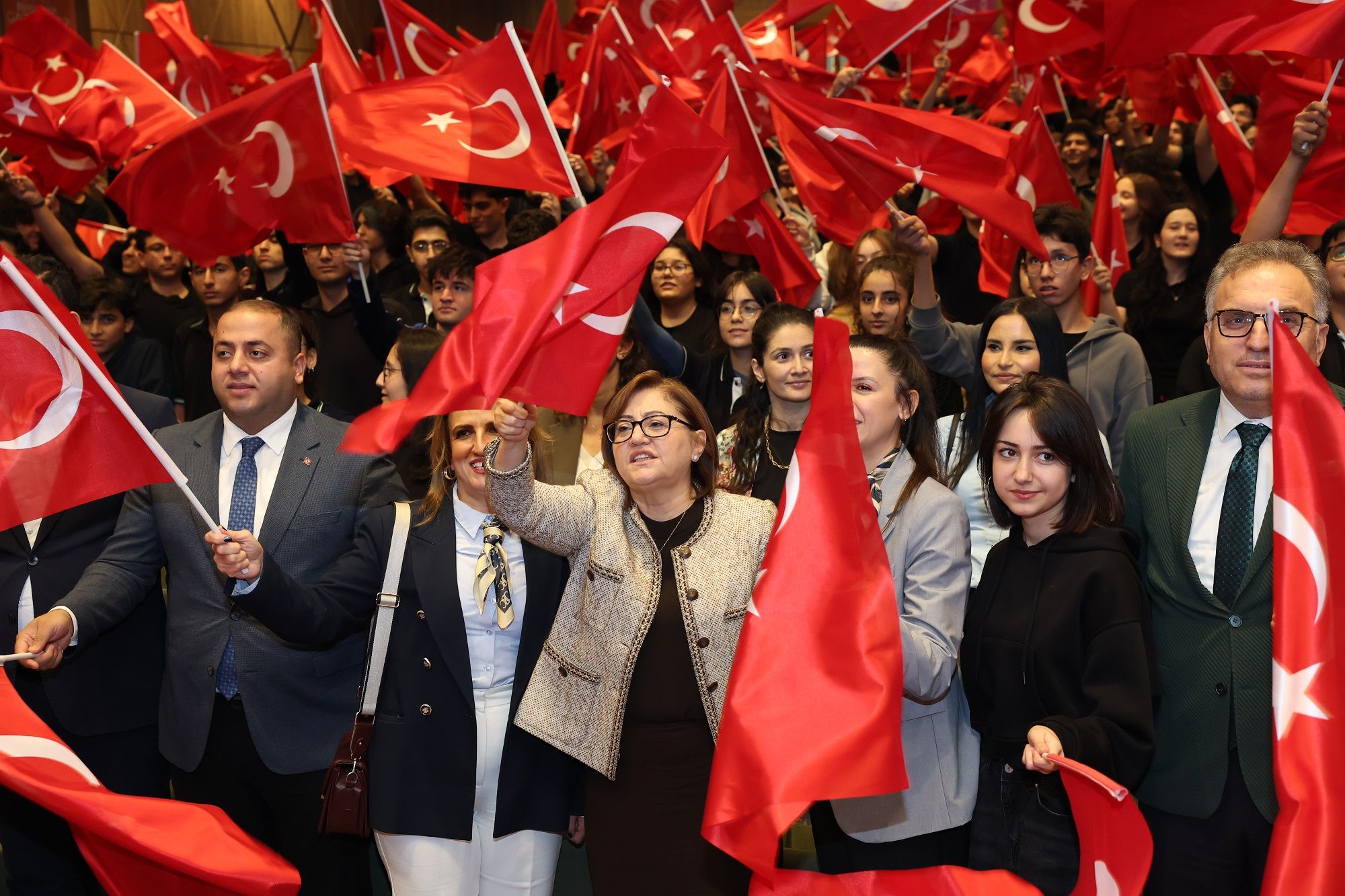 Başkan Şahi̇n, “Bi̇r Daki̇ka, Bi̇r Merak, Bi̇r Cevap” Programinda Gençlerle Buluştu (1)