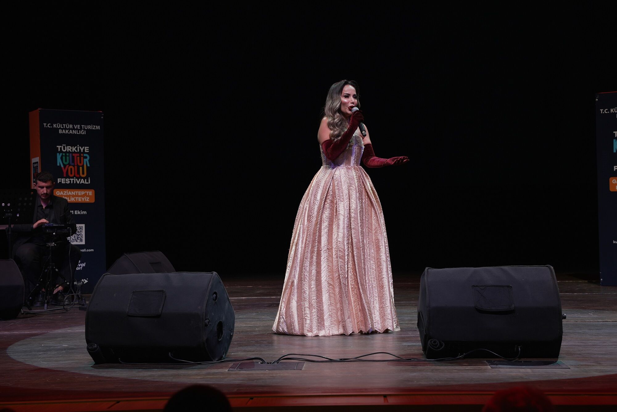 Soprano Ceylan Mi̇ra Balci, Anadolu’nun Kadi̇m Ezgi̇leri̇ni̇ Gazi̇antep’te Yankilatti (3)